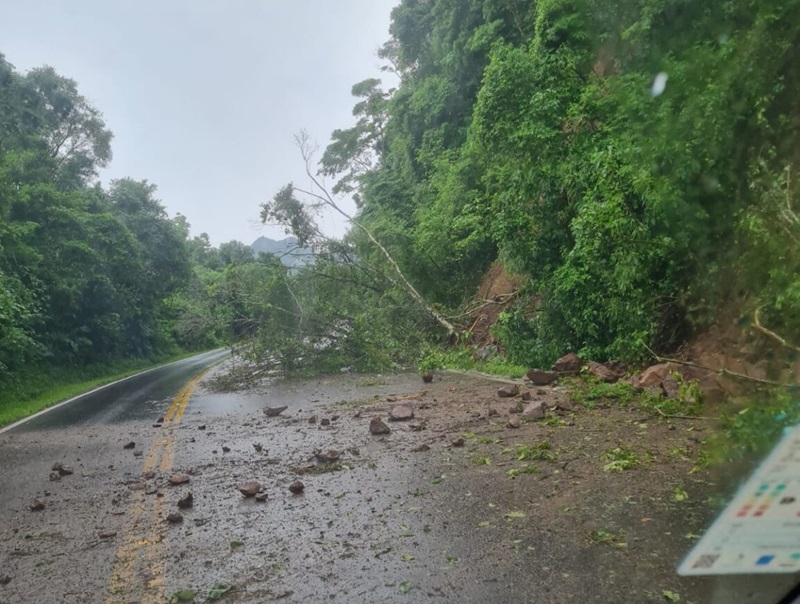 ERS-115 entre Gramado e Três Coroas segue com bloqueio total. Saiba quais as alternativas 1 115 - Acontece Gramado
