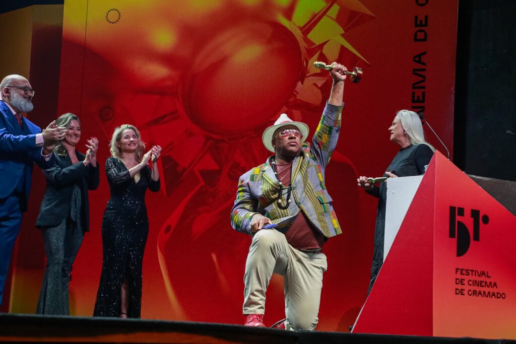 51FCG 14665 - Acontece Gramado