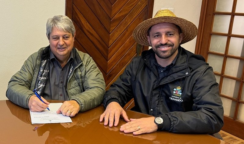 Eliézer Lima é o novo secretário da Agricultura de Gramado 1 Agricultura Marcos Lovato prefeito Nestor e Eliezer Lima 1 - Acontece Gramado