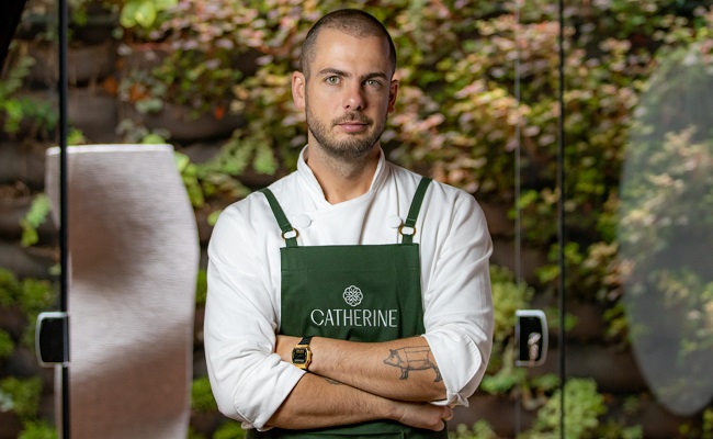Conheça o Restaurante Catherine que traz alma feminina, arte e gastronomia a Gramado 1 Chef Nicolas Heckel Foto de Cris Garbin 3 - Acontece Gramado