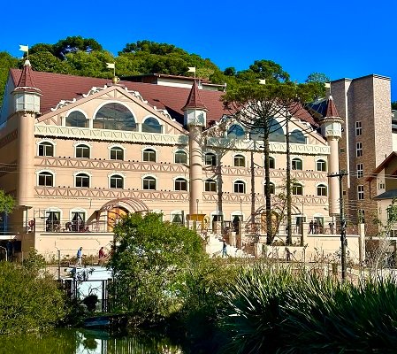 Com suítes temáticas de chocolate, Chocoland hotel inaugura em Gramado na próxima semana 2 Chocoland Fachada Credito Divulgacao - Acontece Gramado