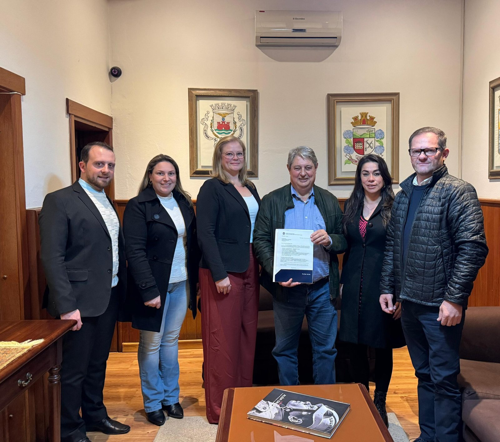 Vereadores oficializam entrega de emenda no valor de R$ 490 mil para Gramado 1 Emenda R490 mil scaled - Acontece Gramado