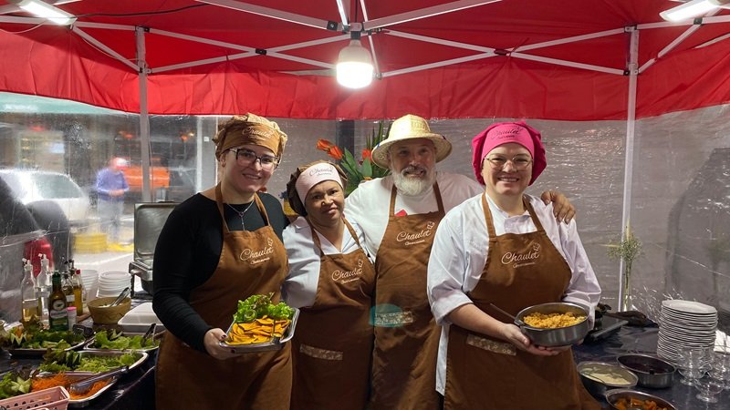 Festa Colonial de Canela segue até domingo (28). Conheça os protagonistas 14 Familia Chaulet buffet 2 - Acontece Gramado