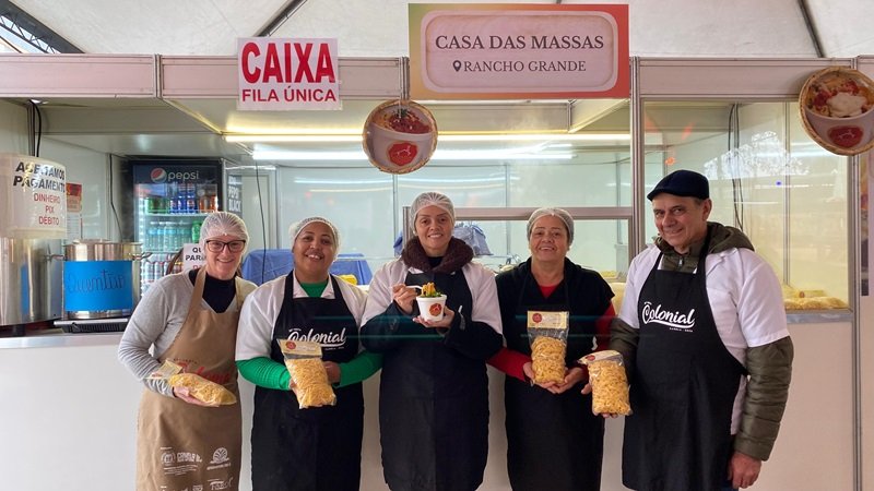 Festa Colonial de Canela segue até domingo (28). Conheça os protagonistas 2 Familia Macedo de Oliveira casa das massas 2 - Acontece Gramado
