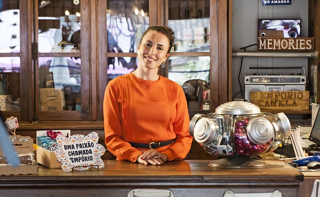 Empório Canela comemora 15 anos 1 Fernanda Chies socia do Emporio Canela Foto de Cristiano Carniel - Acontece Gramado