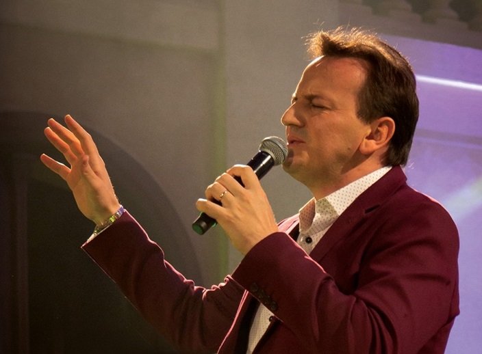 Natal Luz tem troca de ingressos para o show do Padre Ezequiel Dal Pozzo nesta segunda e terça 1 Foto Padre Ezequiel Dal Pozzo.2 - Acontece Gramado