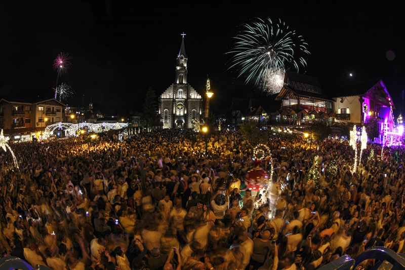 Réveillon em Gramado terá show e oito minutos de queima de fogos 1 Foto Reveillon 2022 centro - Acontece Gramado