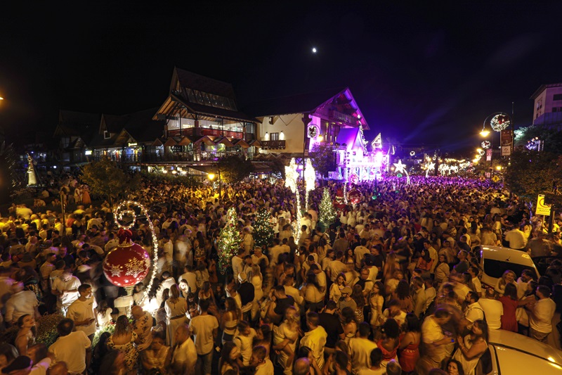 Atrações do Natal Luz para o feriado 1 Foto Reveillon em Gramado.centro.foto Cleiton Thiele - Acontece Gramado