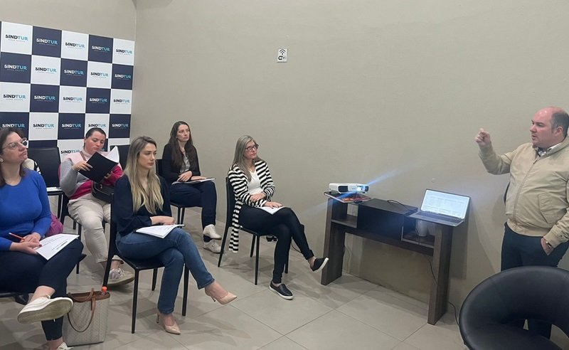Sindtur apresenta resultados da Pesquisa Salarial para o setor da hotelaria na região 1 Foto Sindtur apresentacao Pesquisa Salarial.24.07.2024.1 - Acontece Gramado