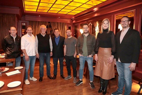Foto posse nova diretoria Sindmobil.todos - Acontece Gramado