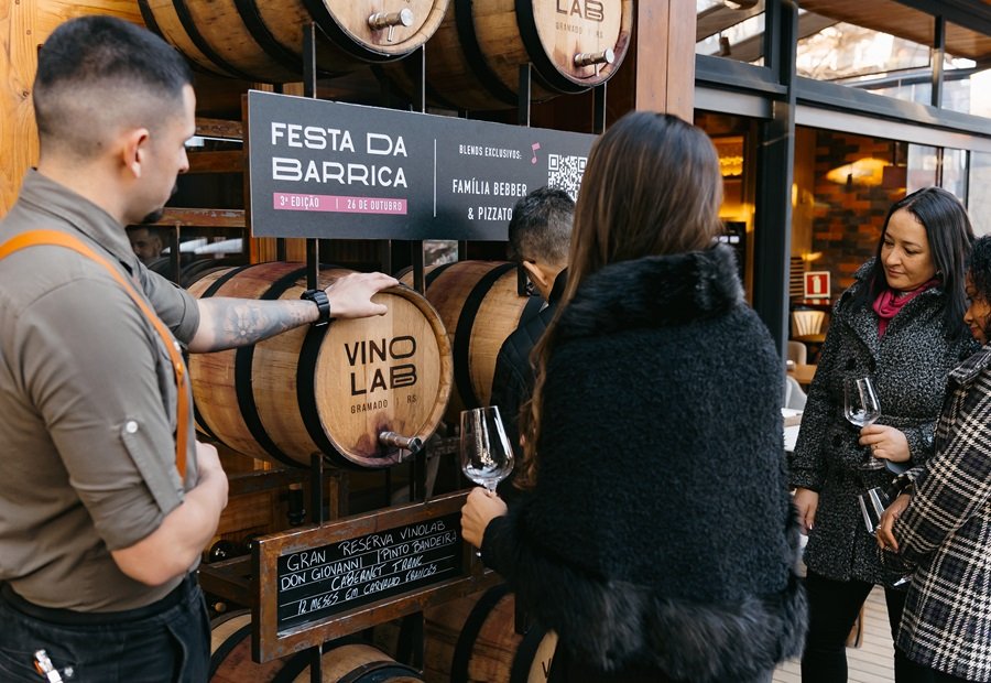 VinoLab realiza 3ª edição da Festa da Barrica com mais de 100 litros de vinhos 1 FotosSB 1 - Acontece Gramado