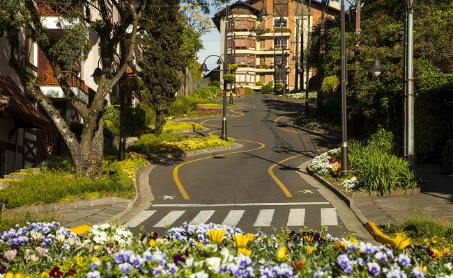 Dia do Trabalhador: Gramado é o 3º destino mais reservado do país na Booking para o feriadão 1 Gramado MG 0619 Rua Torta scaled 1 - Acontece Gramado