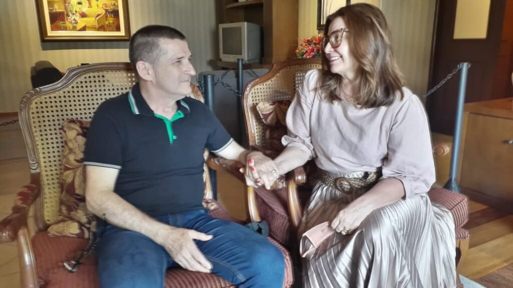 Hotel Vovó Carolina completa 40 anos com legado para o turismo em Gramado 2 Joao e Mariah - Acontece Gramado