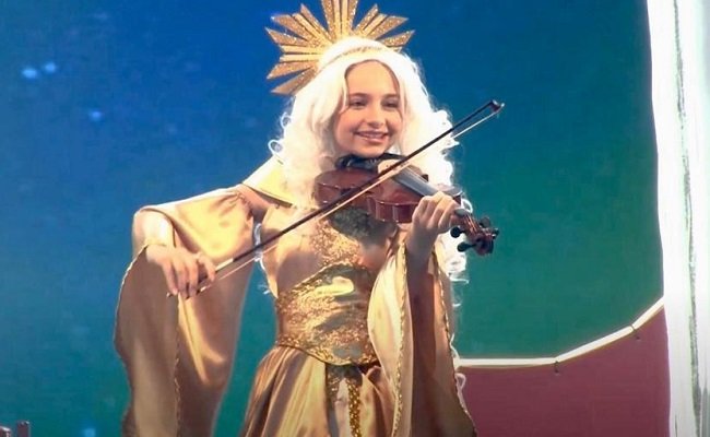 Talento da cantora gramadense Johanna Martinns foi destaque no Nativitaten 2 Johanna Martinns 1 - Acontece Gramado
