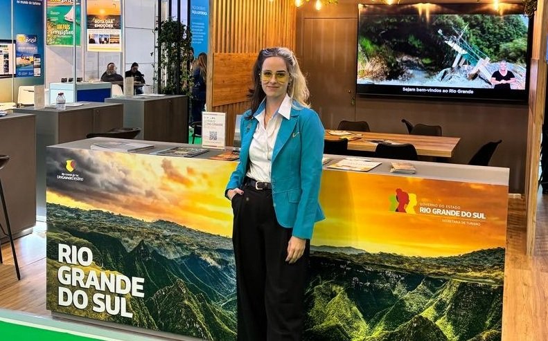 Julia Sturmer Turistur apresenta POA na BTL em Lisboa - Acontece Gramado