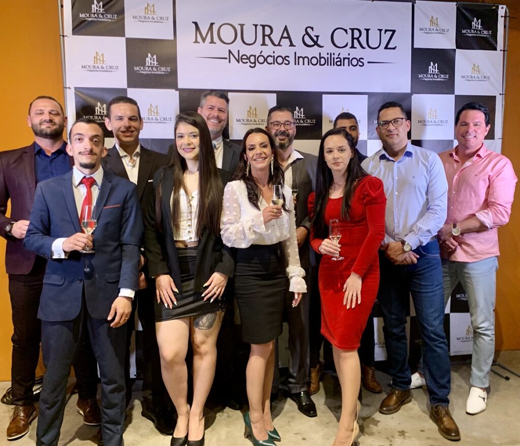 Imobiliária Moura & Cruz abre a temporada de verão de vendas de imóveis na Serra Gaúcha 1 Moura Cruz 2 - Acontece Gramado