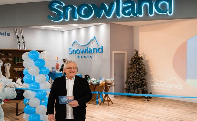 Paulo Mentone corta a fita de inauguracao da Snowland Magic Cecatto - Acontece Gramado