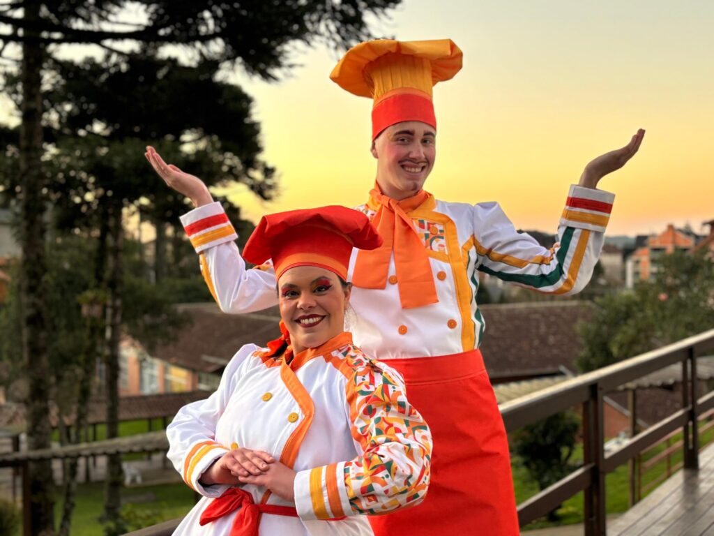 Sabores de Canela 2026: Evento anuncia atrações culturais na Praça João Corrêa de 02 a 07 de setembro 1 Personagens do evento Chef Maria Risoto e Chef Canelone scaled 3 - Acontece Gramado