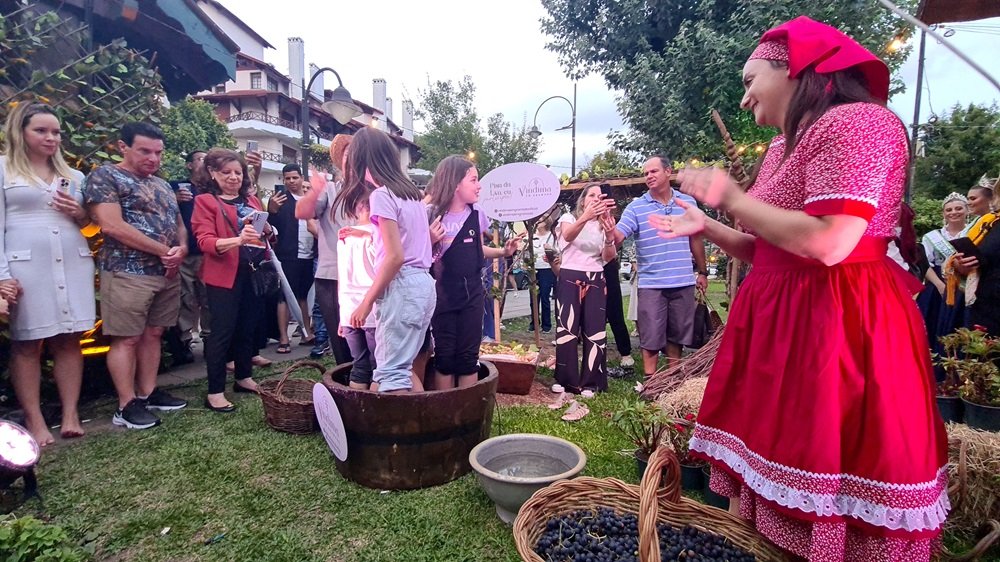 Pisa da Uva Vindima em Gramado 1 - Acontece Gramado