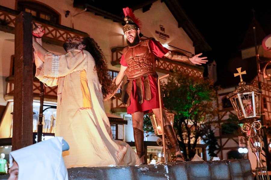Procissão dos Passos acontece na noite da Sexta-Feira Santa em Gramado 1 Procissao do passos - Acontece Gramado
