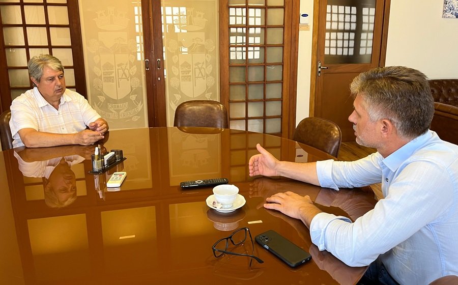 Prefeito Nestor Tissot cobra esclarecimentos da Corsan após nova falta de água em Gramado 1 Reuniao Corsan Prefeito Nestor e Lutero Cassol - Acontece Gramado