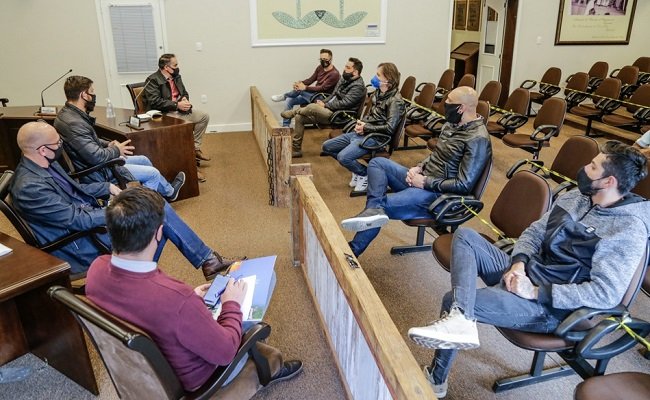 Músicos e profissionais do turismo explicam aos vereadores de Gramado as dificuldades que enfrentam 1 Reuniao Frente Parlamentar - Acontece Gramado