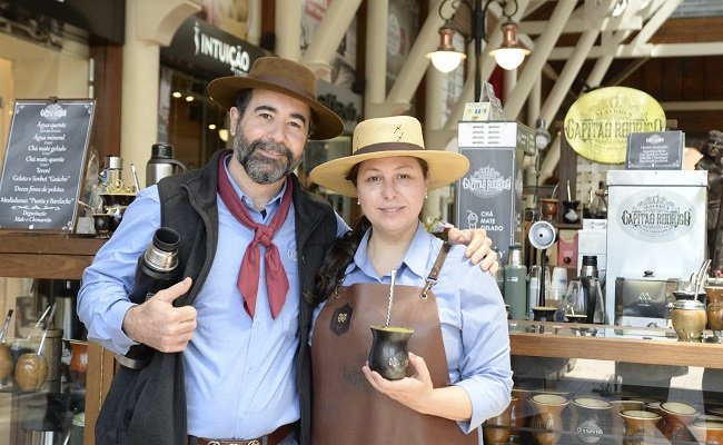 Rodrigo Schlee e Fernanda Valente Proprietarios - Acontece Gramado