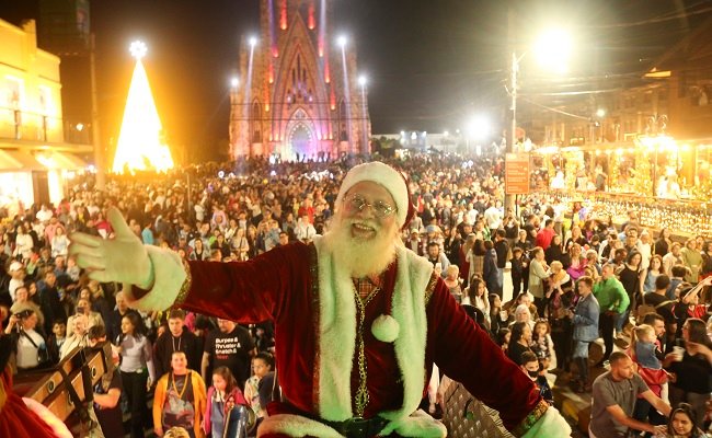 Sonho de Natal Canela começa sábado (26). Descidas do Papai Noel estão confirmadas na Catedral 1 Sonho de Natal 13 - Acontece Gramado