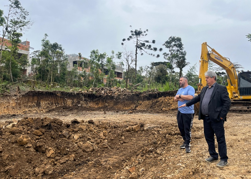 Prefeitura amplia estacionamento e cria novo acesso ao Hospital de Gramado 1 Vistoria Obras Hospital1 - Acontece Gramado