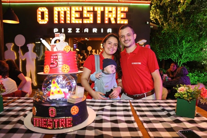 Pizzaria O Mestre serviu mais de 3 mil pizzas no dia da promo de aniversário 1 aniervsario o mestre - Acontece Gramado