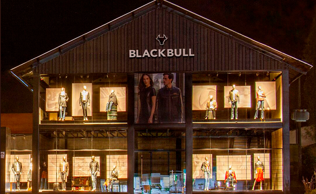 Black Bull promove exposição de arte com obras de artistas locais 1 black bull - Acontece Gramado
