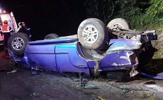 Mulher morre após carro capotar e bater em um barranco em Gramado 1 blazer - Acontece Gramado