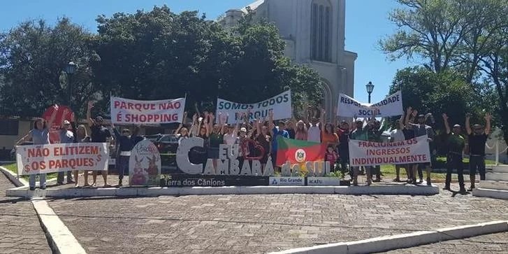 Cânions: Urbia fracassa em Cambará e prejuízo ao turismo gera protestos 1 cambara protesto1 - Acontece Gramado