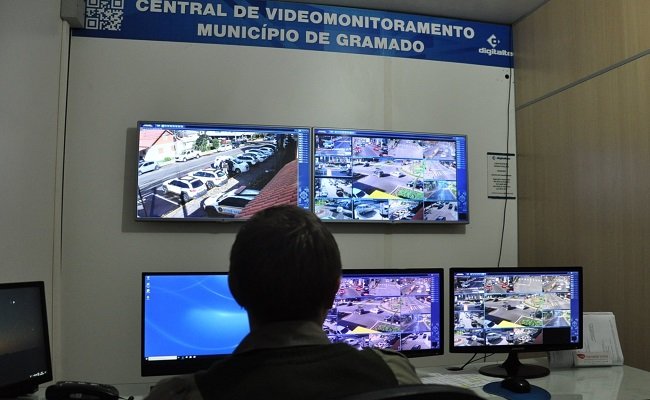 Prefeitura assina contrato e vai instalar 35 câmeras de monitoramento em Gramado 1 cameras - Acontece Gramado