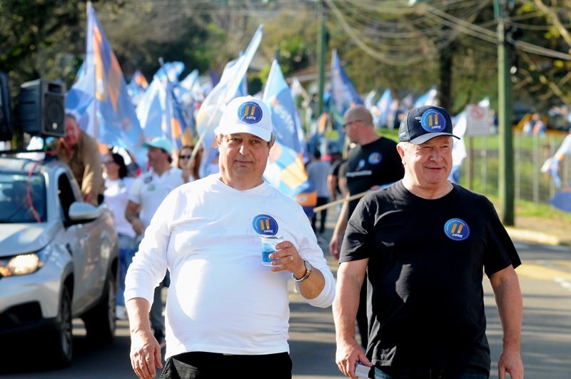 Bairros Moura e Dutra recebem caminhada de Nestor e Luia 1 caminhada nestor luia - Acontece Gramado