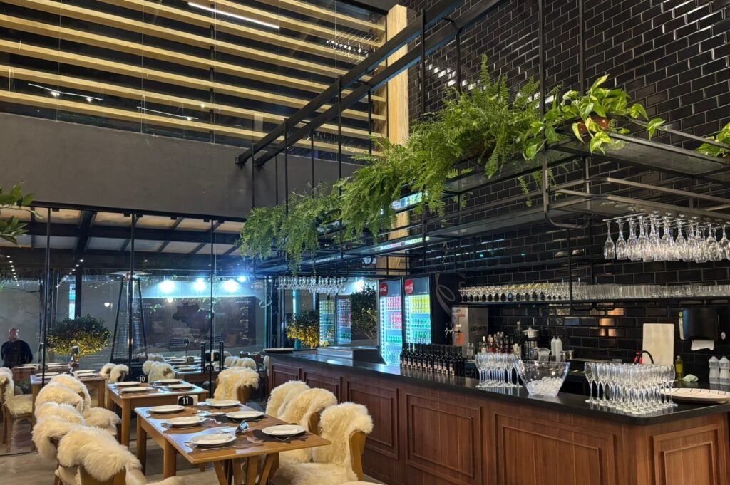"Campo & Vinho": Novo restaurante da Rua Coberta tem 800 m² e R$ 4 milhões investimentos 3 campo e vinho 5 - Acontece Gramado