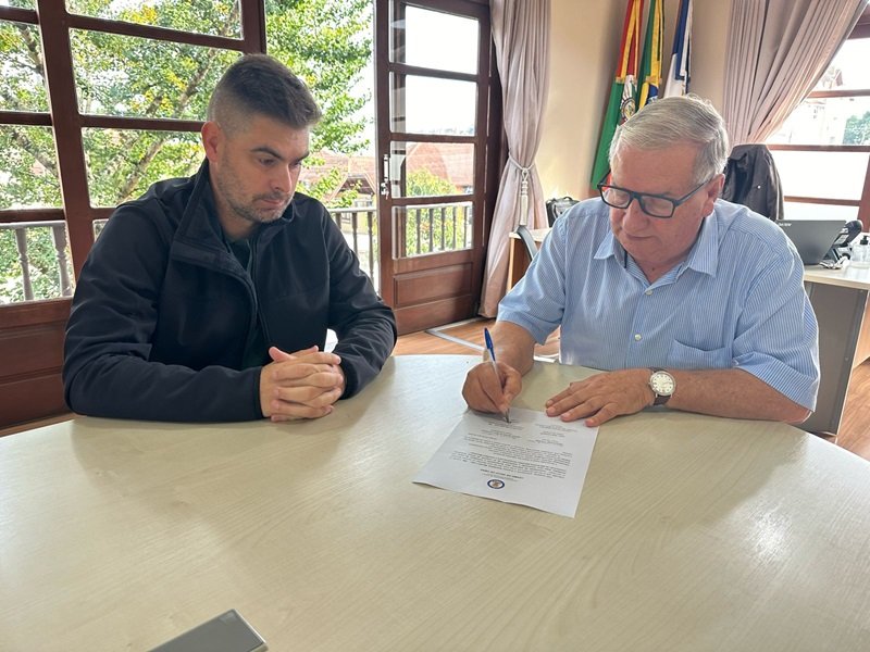 Prefeitura de Canela assina termo para início de construção de novos gavetários no cemitério municipal 1 canela 7 - Acontece Gramado