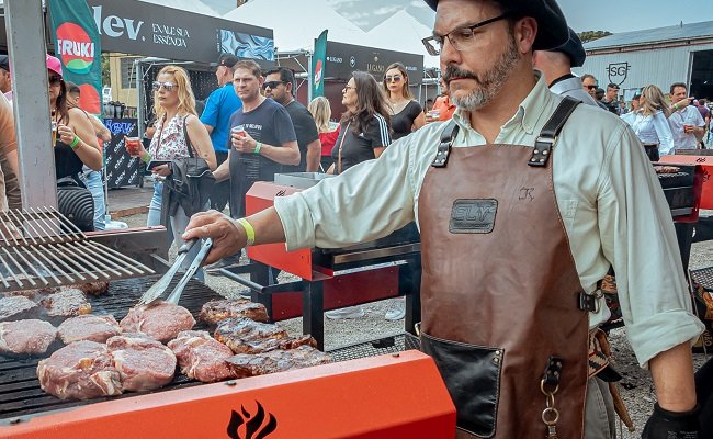 Sábado em Gramado: Evento terá 3 toneladas de churrasco e boi inteiro assado na hora 1 capa confraria ultima - Acontece Gramado