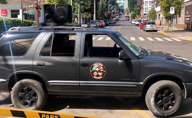 Prefeitura de Gramado usa carro de som para alertar sobre o Coronavírus 1 carro - Acontece Gramado