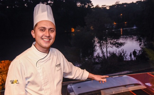 Miroh prepara barras de chocolates com melhor amêndoa de cacau do Brasil 1 chef 1 - Acontece Gramado