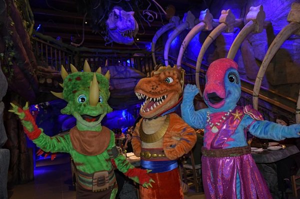 Dinossauros invadem Gramado em nova experiência gastronômica 1 colossauro - Acontece Gramado