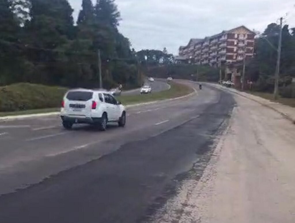 EGR notifica Corsan e cita "degraus que elevam risco" na Avenida das Hortênsias após obra 1 corsan 1 1 - Acontece Gramado