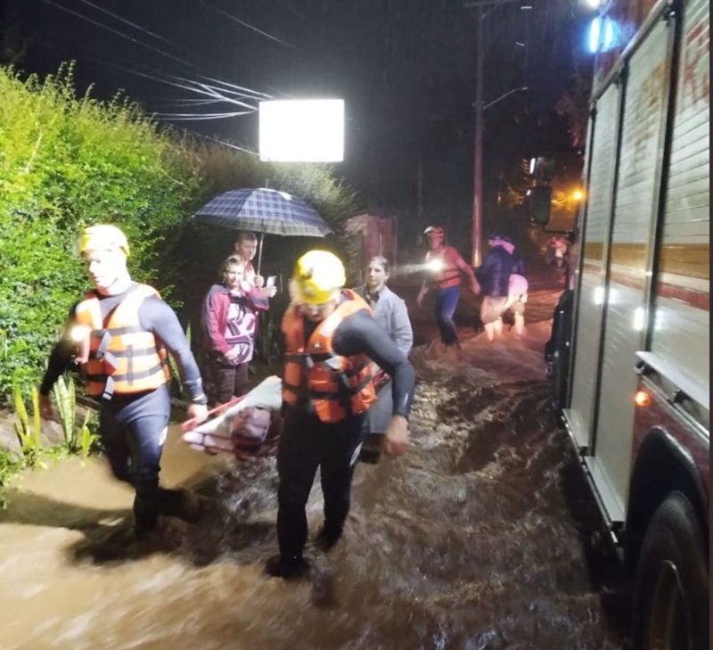 30 pessoas são resgatadas após enchente atingir lar de idosos entre Gramado e Três Coroas 2 enchente gramado 1 - Acontece Gramado