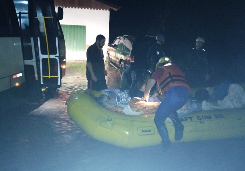 30 pessoas são resgatadas após enchente atingir lar de idosos entre Gramado e Três Coroas 1 enchente gramado 2 - Acontece Gramado
