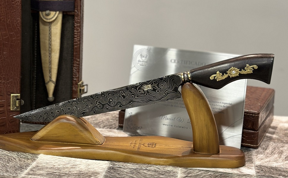 R$ 35 mil: Na Expointer SG vende faca banhada a ouro e com dois diamantes 1 faca Dubai SG - Acontece Gramado