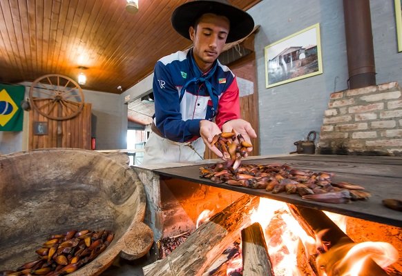 São Chico deve produzir 70 toneladas de pinhão em 2023 e promove a tradicional festa em junho 1 festa do pinhao - Acontece Gramado