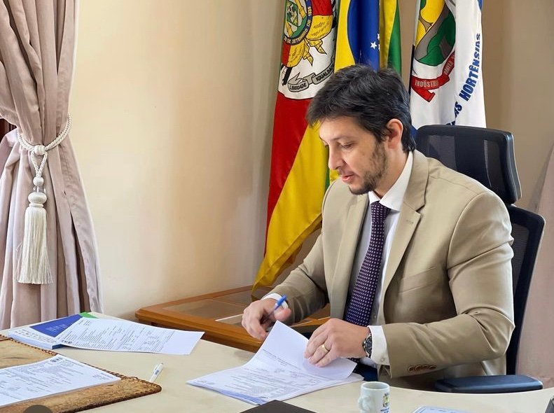 Gilberto Cezar assina renúncia e não é mais vice-prefeito de Canela 1 img 4334 2 - Acontece Gramado