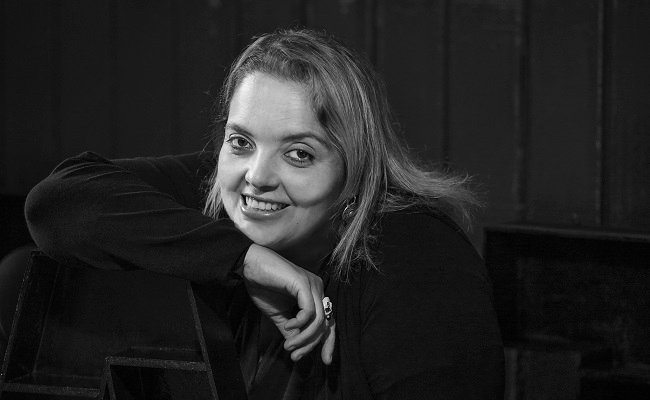 Atriz, dramaturga e diretora Lisiane Berti lança novo livro 2 lisiane capa - Acontece Gramado