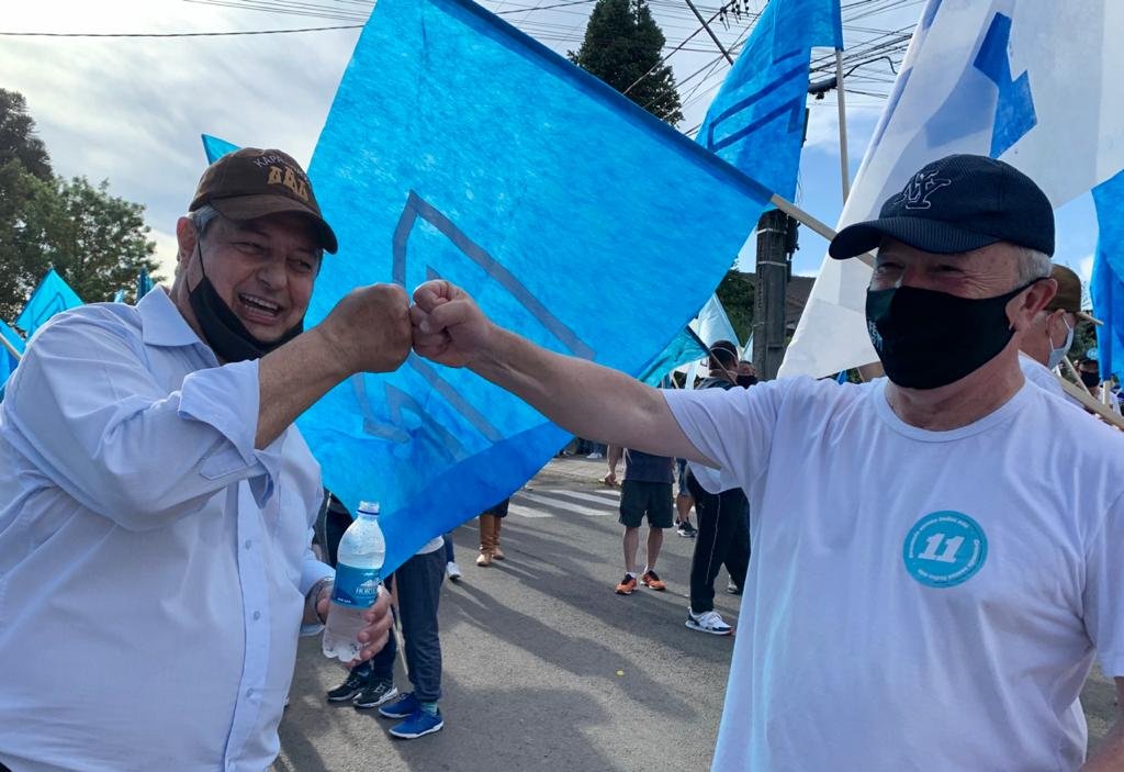 Nestor e Luia intensificam campanha com caminhadas e agendas com entidades 2 nestor 1 - Acontece Gramado