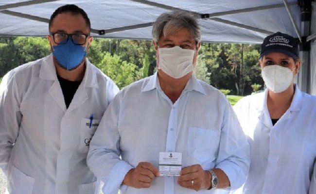Prefeito de Gramado, Nestor Tissot, recebe a primeira dose da vacina contra a Covid-19 1 nestor vacina - Acontece Gramado